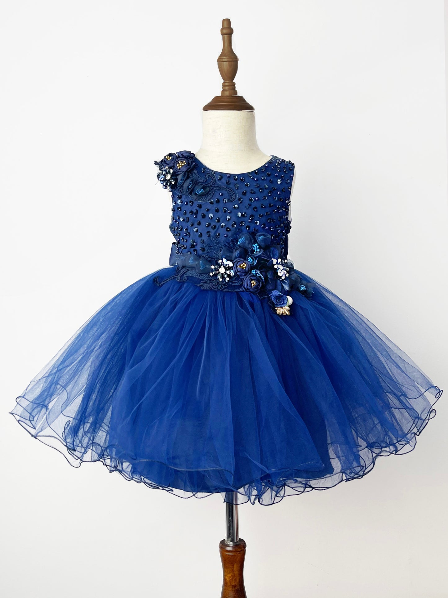 New girls' special occasion dresses are handmade and suitable for weddings, flower girls, birthdays, parties, hosting performances, attending important festivals, and showcasing noble elegance in dresses