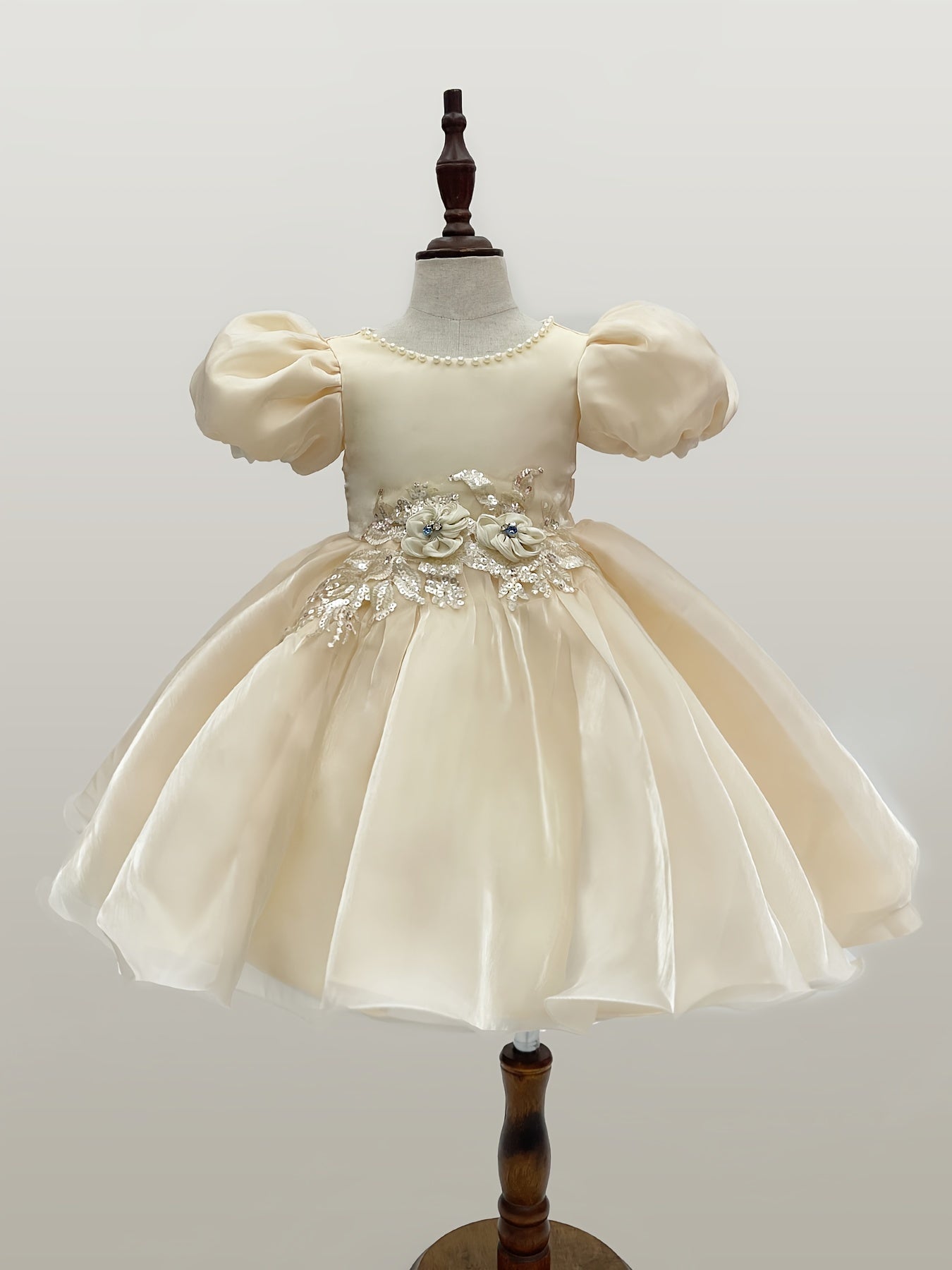 New bubble sleeved baby girl dress with handmade beading highlights nobility and elegance, suitable for birthday parties, beauty pageants, children's dances, important festivals, annual dresses, violin and piano host costumes