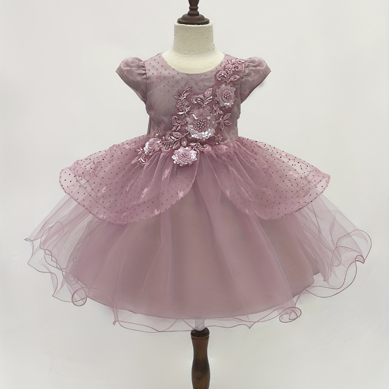 Heavy Handmade Multiple Wedding Dresses - Elegant Princess Embroidered Artificial Studded Dance Dress for Bridesmaids, Weddings, Beauty Pageants, and Communion - Reflecting Nobility and Elegance with Delicate Skirt Hem