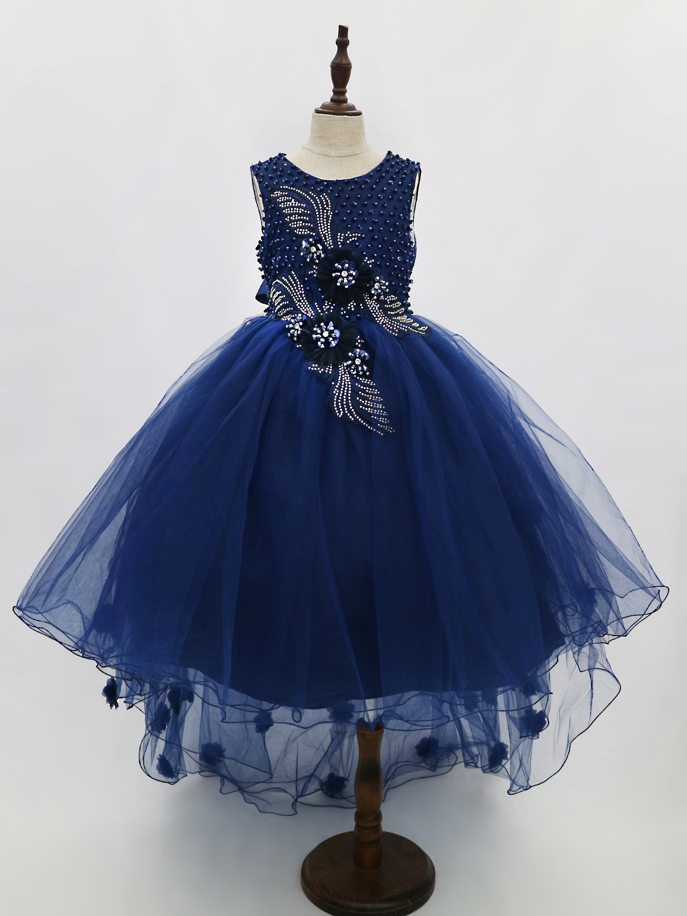 T982 New Medium sized Girls' Tank Top Wedding Dress Multi layer Wedding Skirt with Long Tail Handmade Bead and Heavy Handmade Nail Art Elegant and High end Suitable for Major Festivals such as Weddings, Parties, Birthdays, Balls, etc