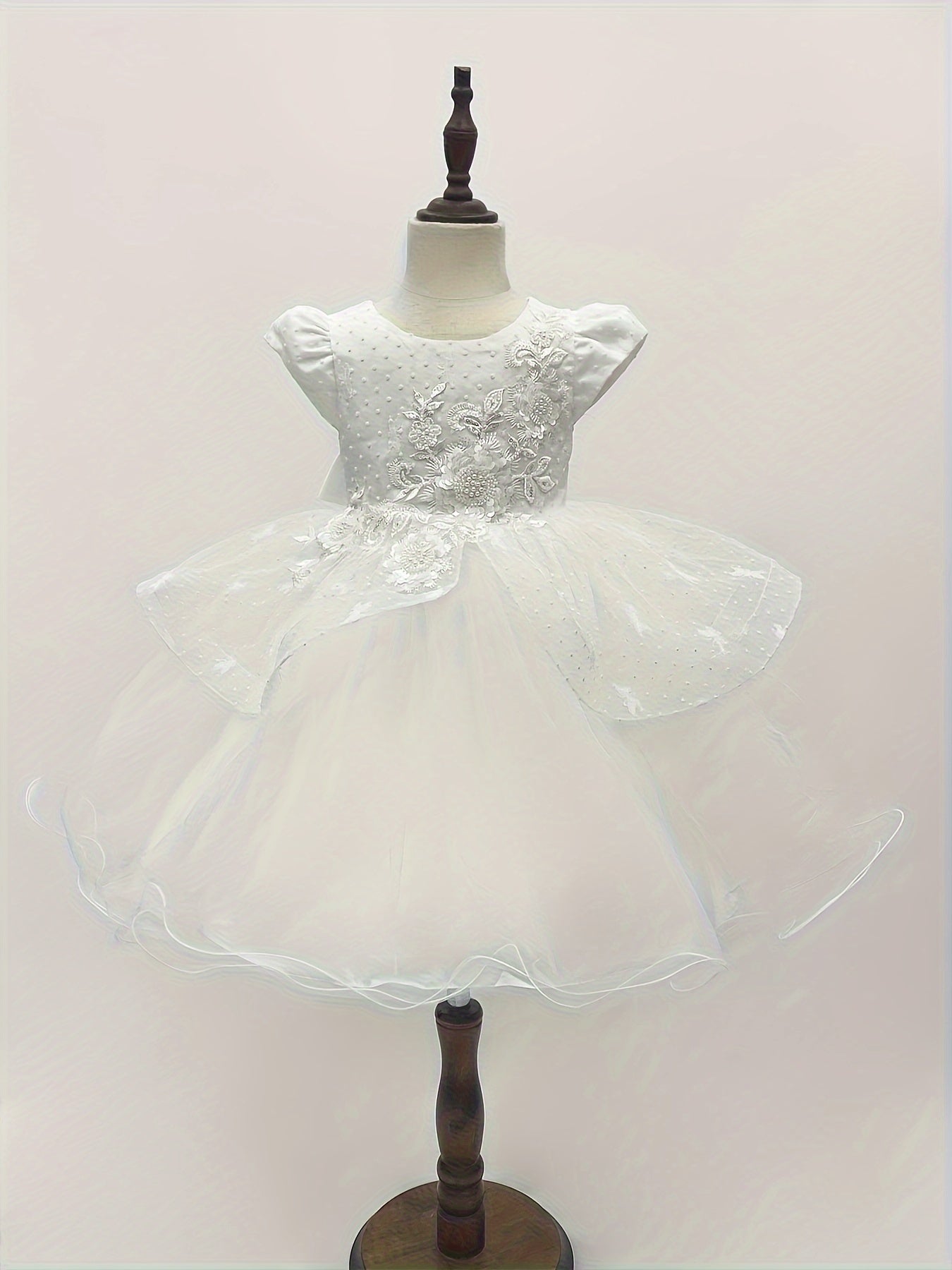 Heavy Handmade Multiple Wedding Dresses - Elegant Princess Embroidered Artificial Studded Dance Dress for Bridesmaids, Weddings, Beauty Pageants, and Communion - Reflecting Nobility and Elegance with Delicate Skirt Hem