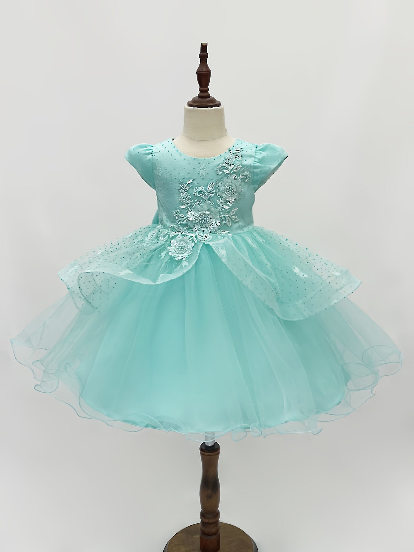 Heavy Handmade Multiple Wedding Dresses - Elegant Princess Embroidered Artificial Studded Dance Dress for Bridesmaids, Weddings, Beauty Pageants, and Communion - Reflecting Nobility and Elegance with Delicate Skirt Hem