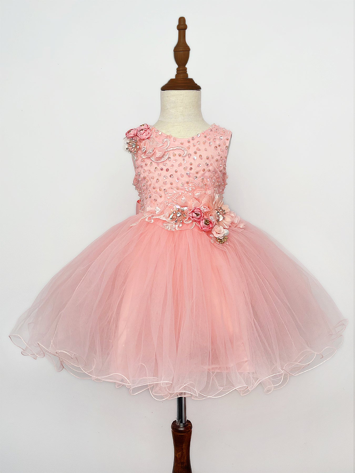 New girls' special occasion dresses are handmade and suitable for weddings, flower girls, birthdays, parties, hosting performances, attending important festivals, and showcasing noble elegance in dresses