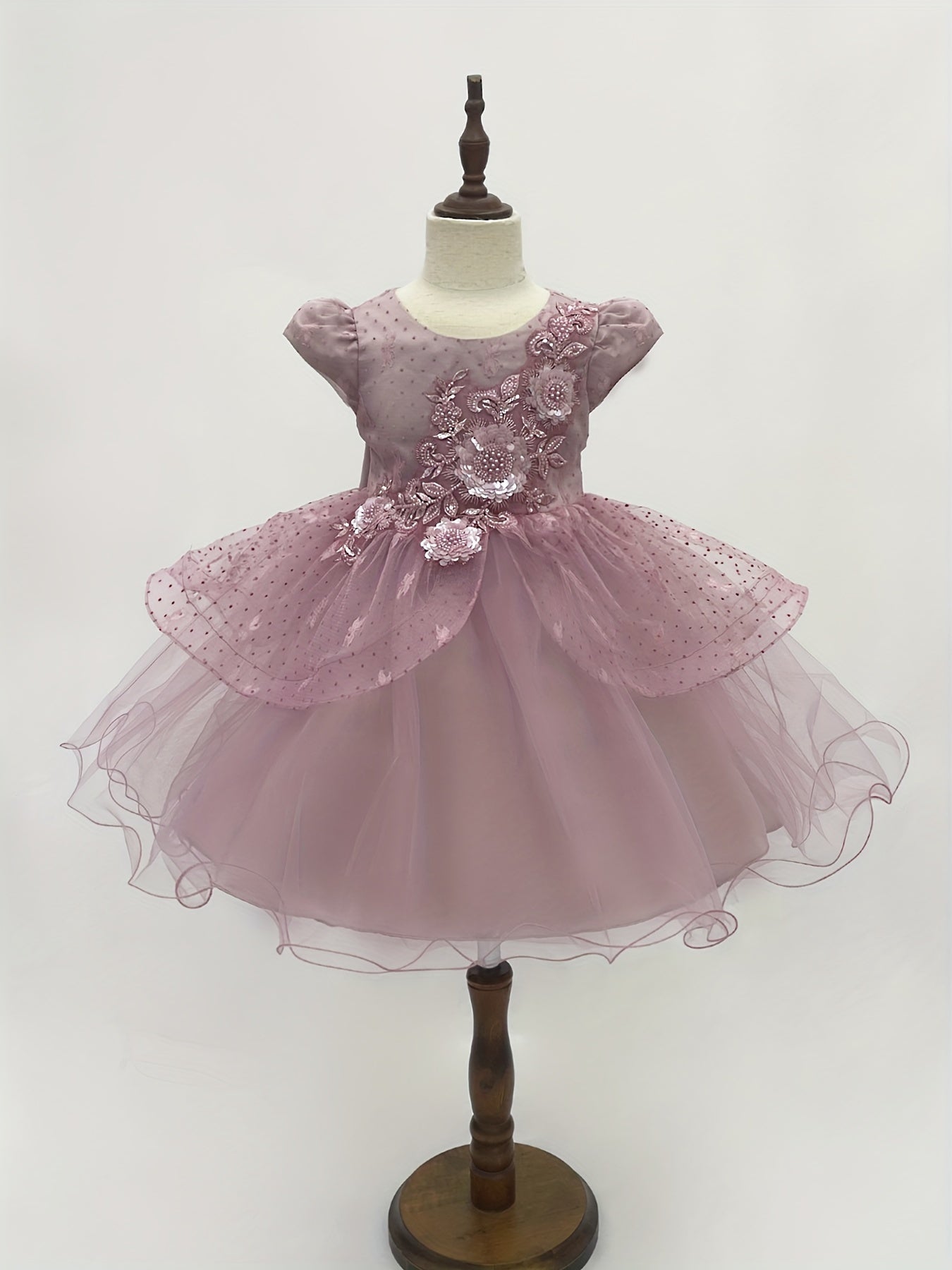 Heavy Handmade Multiple Wedding Dresses - Elegant Princess Embroidered Artificial Studded Dance Dress for Bridesmaids, Weddings, Beauty Pageants, and Communion - Reflecting Nobility and Elegance with Delicate Skirt Hem
