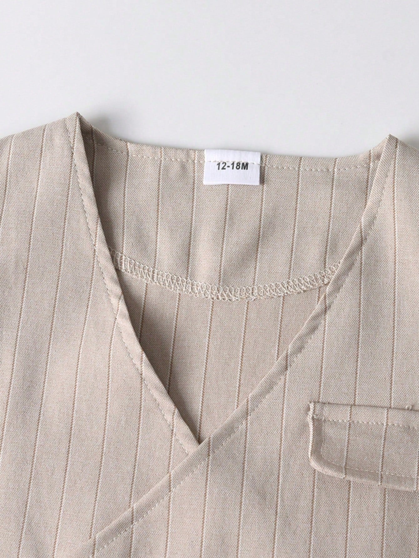 [2025 Spring & Summer Baby Boy Wear Elegant Set] Casual Short Sleeve Shirt 3 Pieces Suit - Collared Shirt + Khaki Vest + Bow Tie + Khaki Shorts. Baby Boy Formal Suit For Parties, Outdoor Performances, White Collar Design, Lightweight & Breathable Fabric,